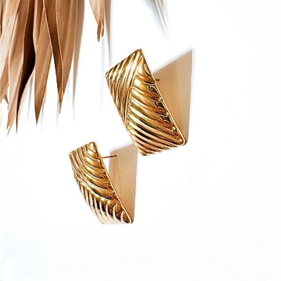 Vintage Gold geo stud earrings N428 - Picture 5 of 6